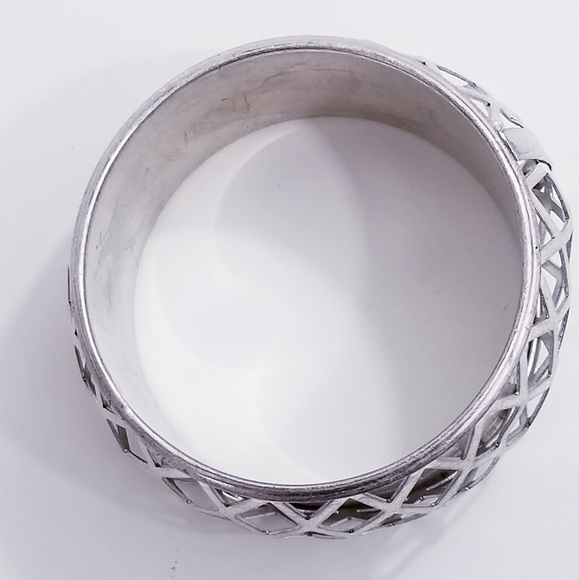 JESSICA SIMPSON Lattice Bangle Bracelet Silver - Picture 3 of 5